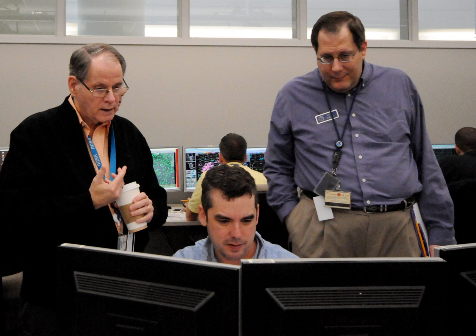 Former CIMMS Research Associate and longtime radar expert Les Lemon and current CIMMS Researcher Dale Morris instructing a forecaster in the NWS WDTD lab in 2013. (Photo provided).